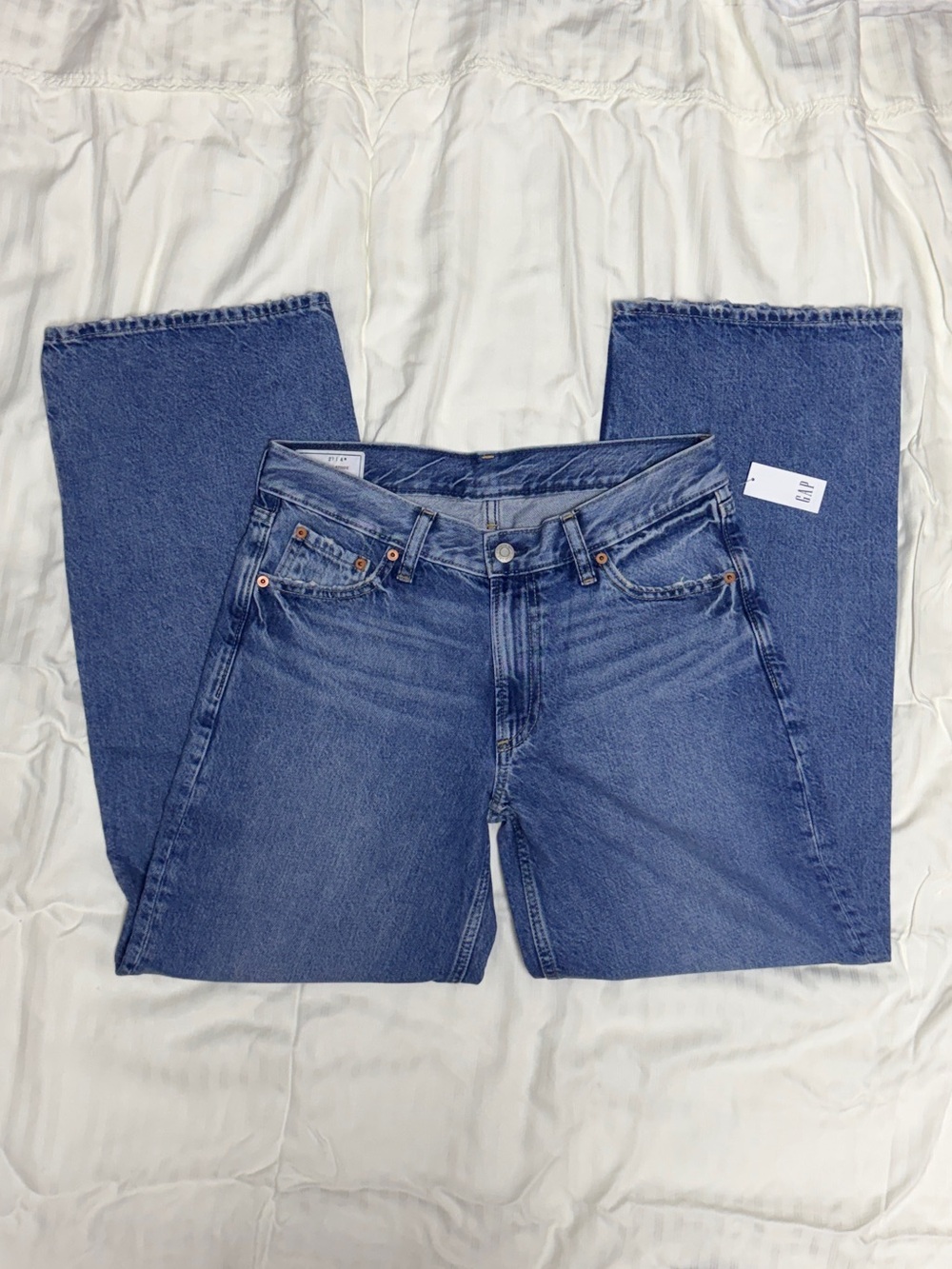 GAP Mid-Rise “Low Stride” Women's Jeans in Medium Blue Wash - NWT - Picture 1 of 10